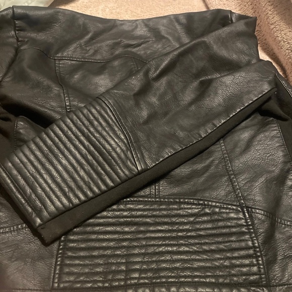 Leather jacket - Picture 2 of 3